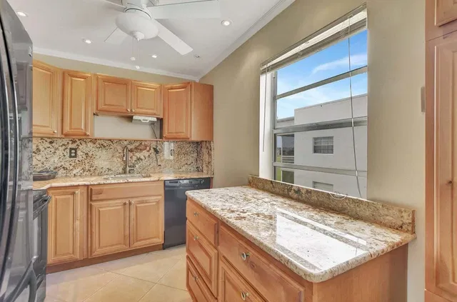 Residence photo 8