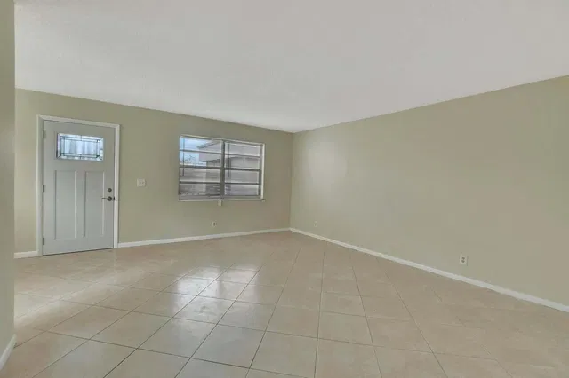 Residence photo 12