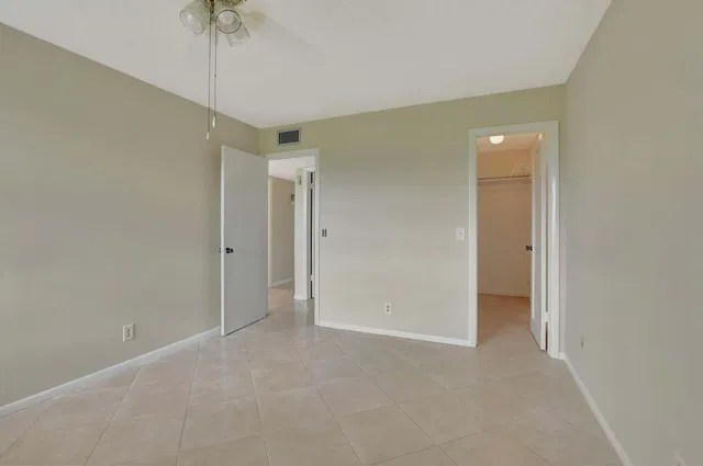 Residence photo 16