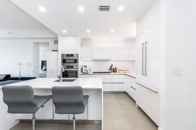 Tower 155 Unit 818 photo 5