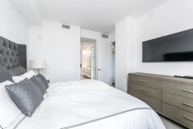 Tower 155 Unit 818 photo 9
