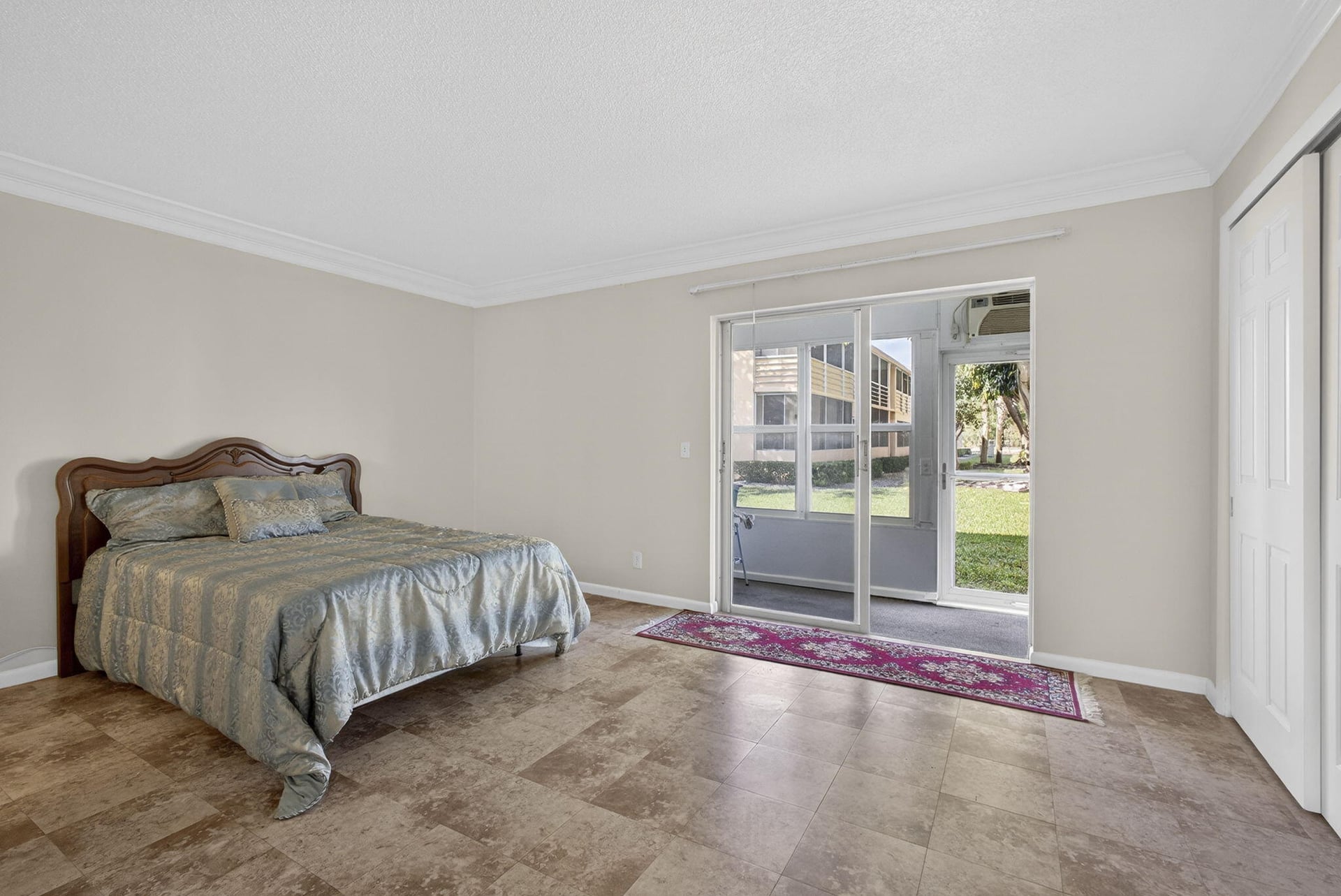 Residence photo 16