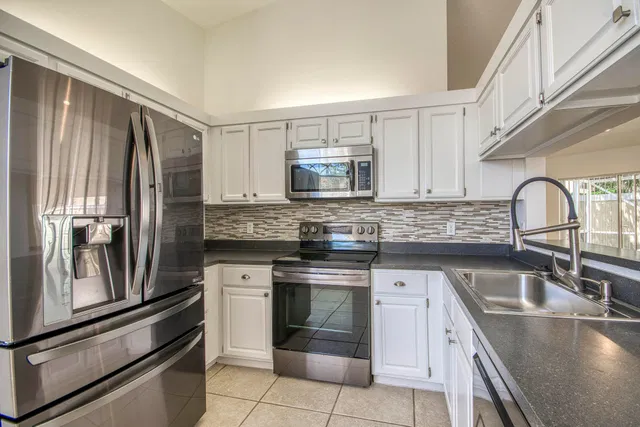 Residence photo 3