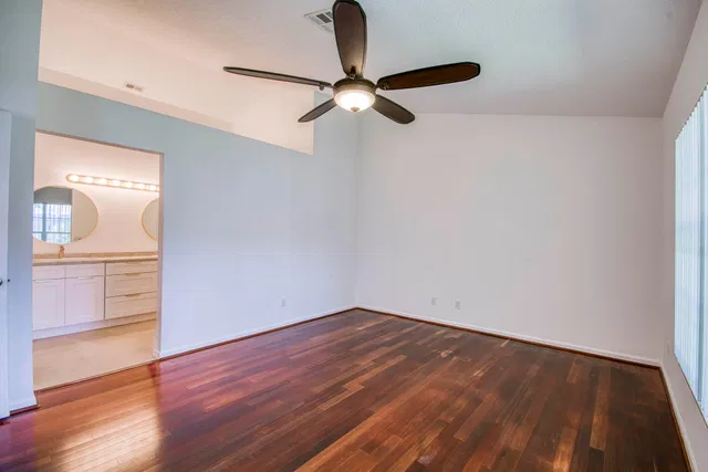 Residence photo 16