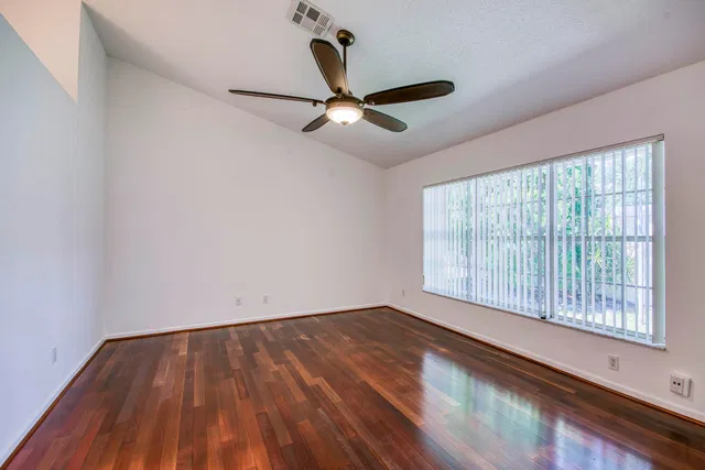 Residence photo 25