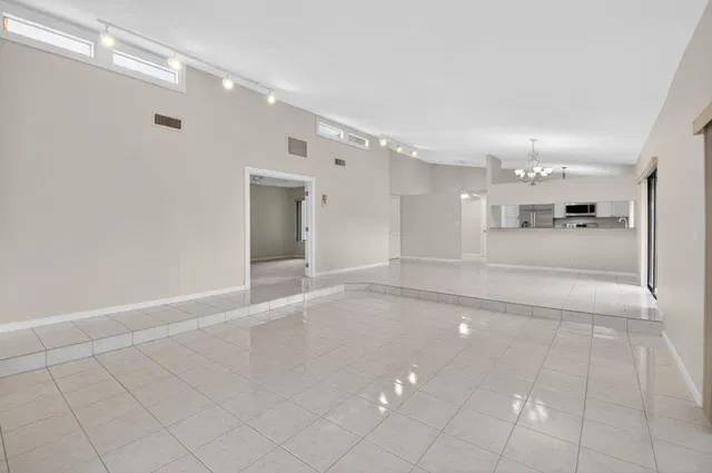 Residence photo 4