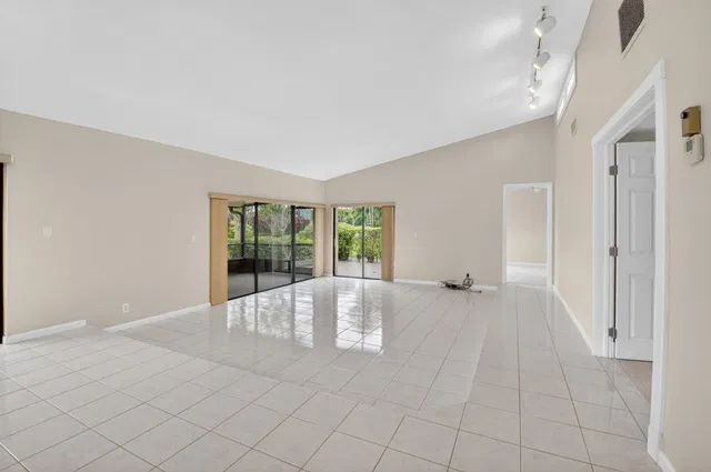 Residence photo 15