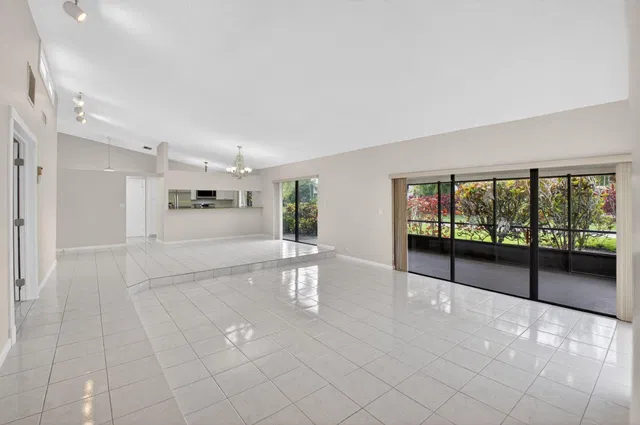 Residence photo 17