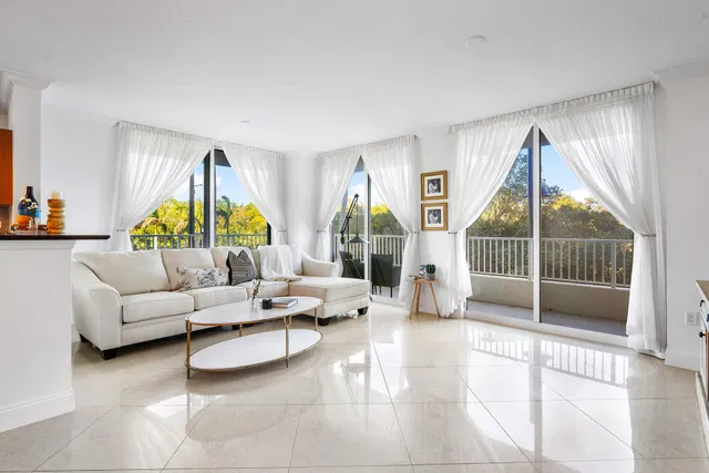 Boynton Beach Club Unit 202 photo 2