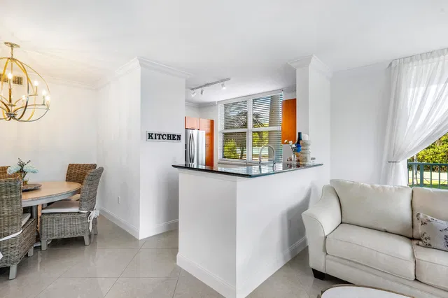 Boynton Beach Club Unit 202 photo 5