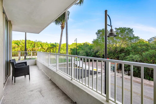 Boynton Beach Club Unit 202 photo 12