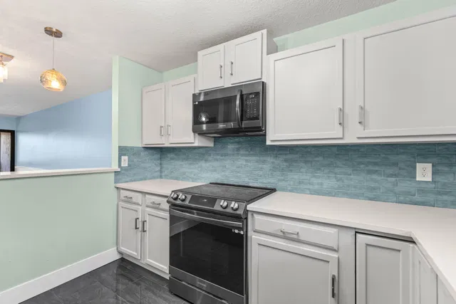 Unit B2 photo 14