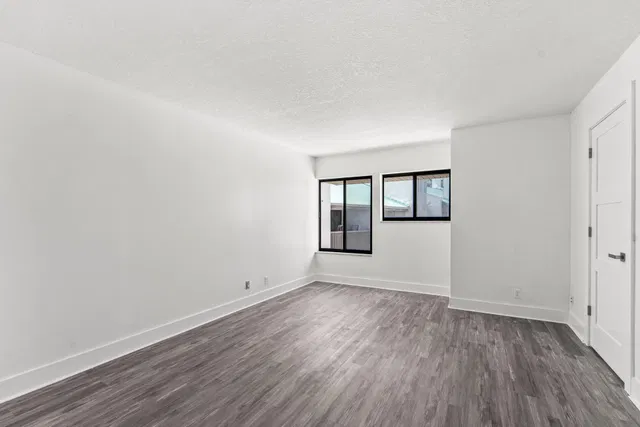 Unit B2 photo 25