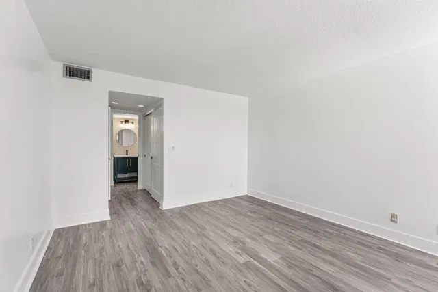 Unit B2 photo 26