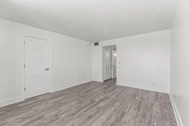 Unit B2 photo 27