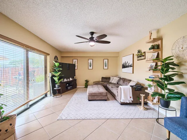 Residence photo 3
