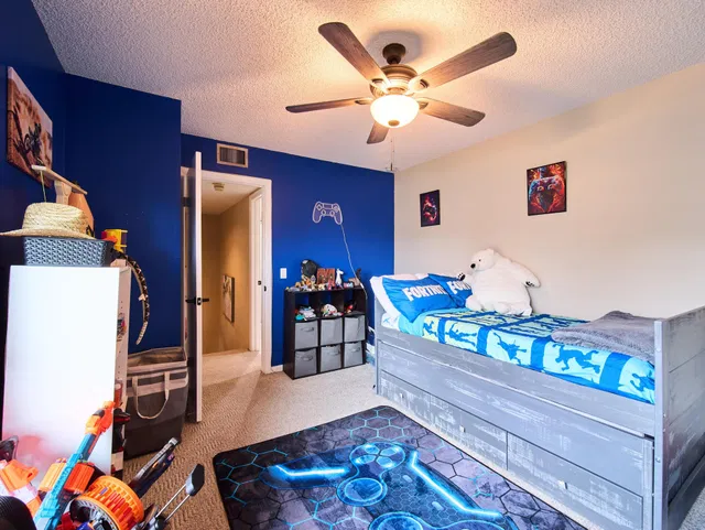 Residence photo 17