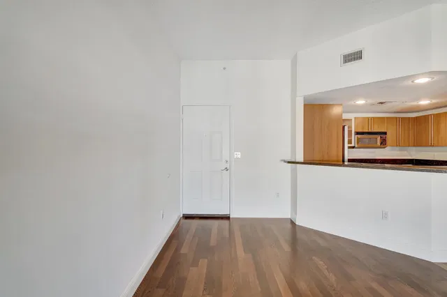610 Clematis Unit 833 photo 9