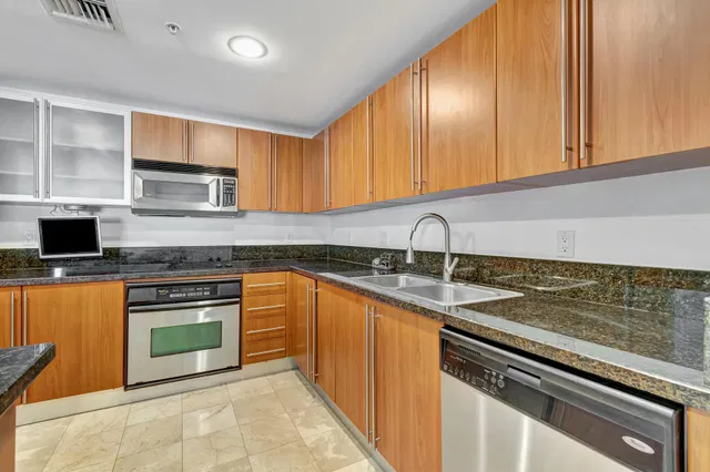 610 Clematis Unit 833 photo 11