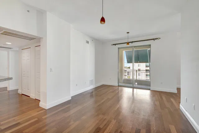 610 Clematis Unit 833 photo 18