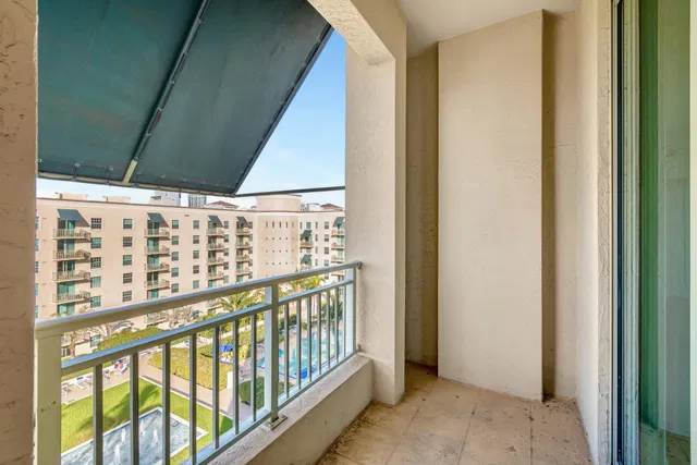 610 Clematis Unit 833 photo 26