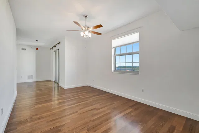 610 Clematis Unit 833 photo 29
