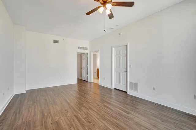 610 Clematis Unit 833 photo 36