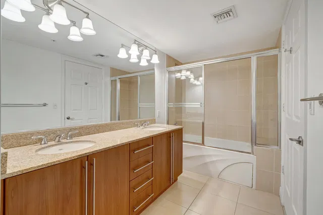 610 Clematis Unit 833 photo 42
