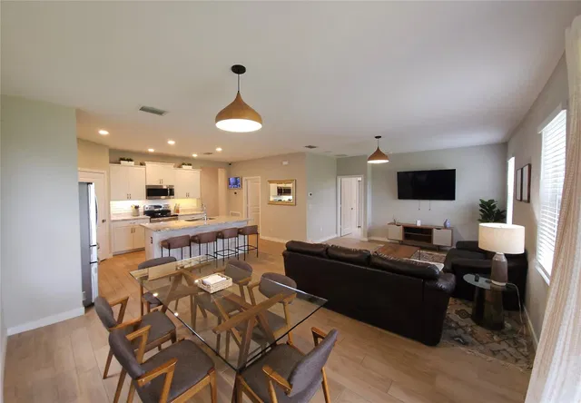 Residence photo 3