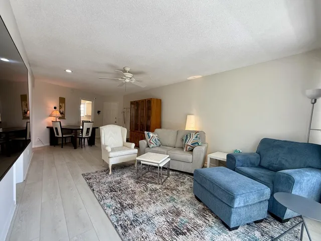 Unit 305 photo 10