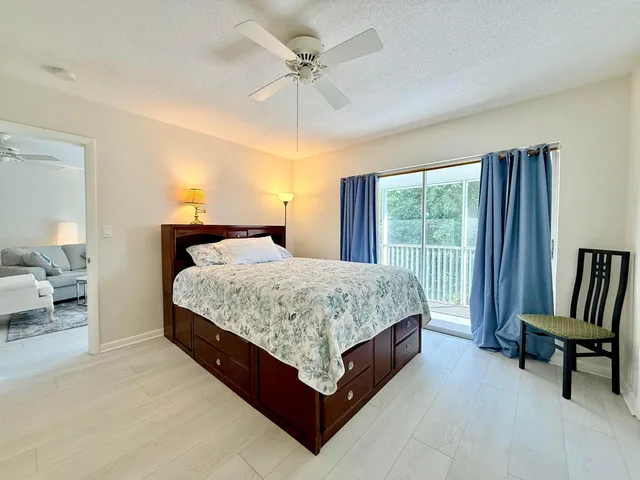 Unit 305 photo 11