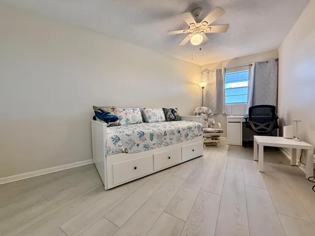 Unit 305 photo 14