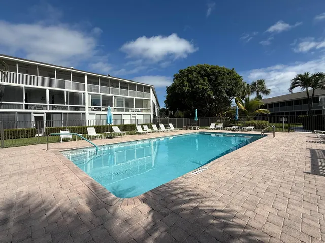 Unit 305 photo 18