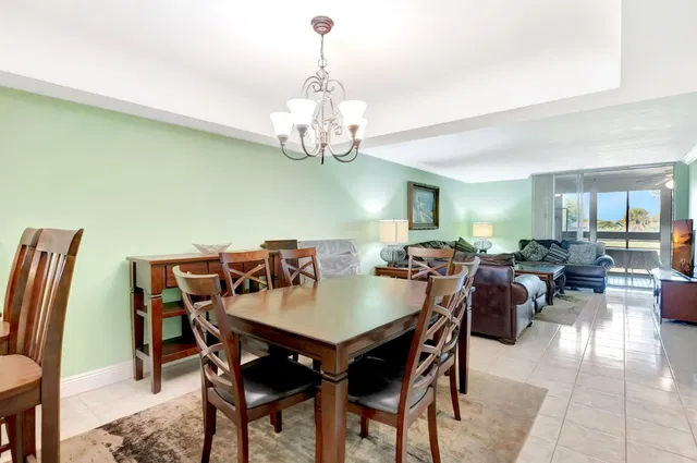 Unit 209 photo 4