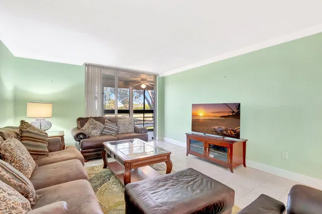 Unit 209 photo 10