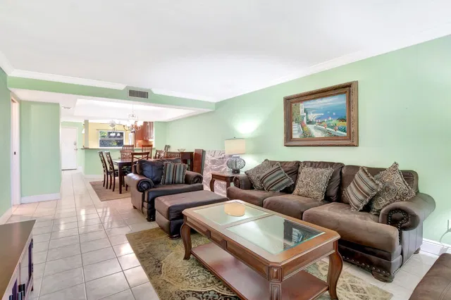 Unit 209 photo 12