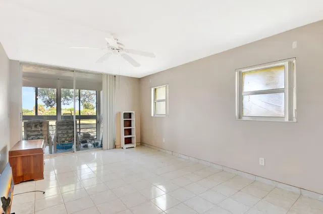 Unit 209 photo 23