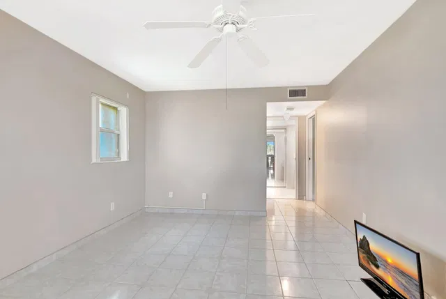 Unit 209 photo 25