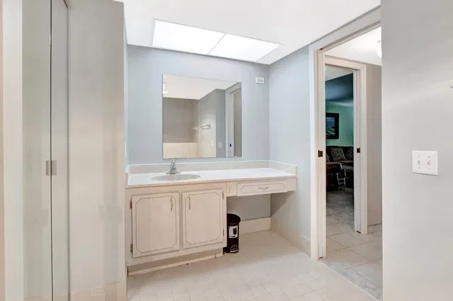 Unit 209 photo 27