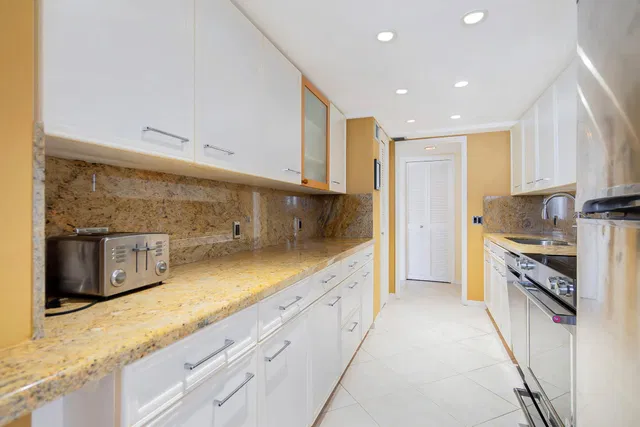 Unit 610 photo 6