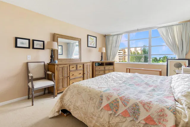 Unit 610 photo 12