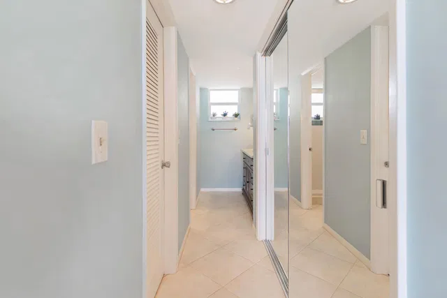 Unit 610 photo 15