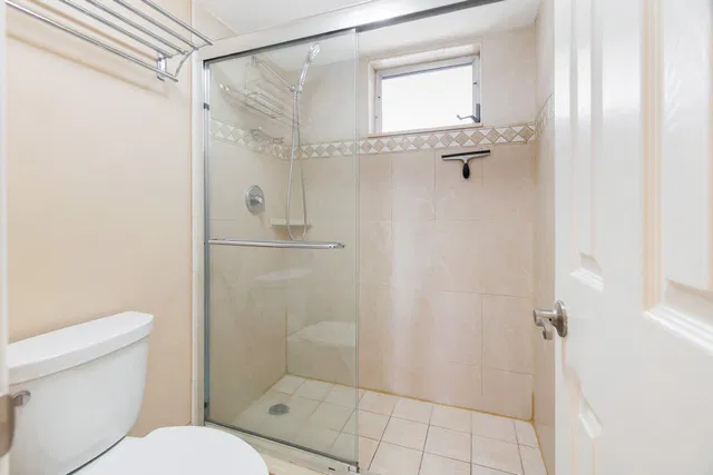 Unit 610 photo 19
