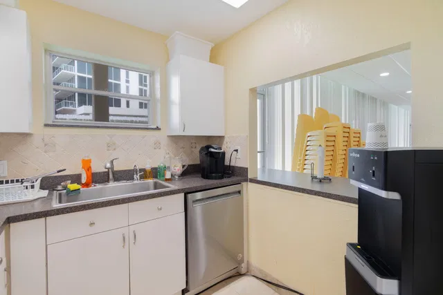 Unit 610 photo 32