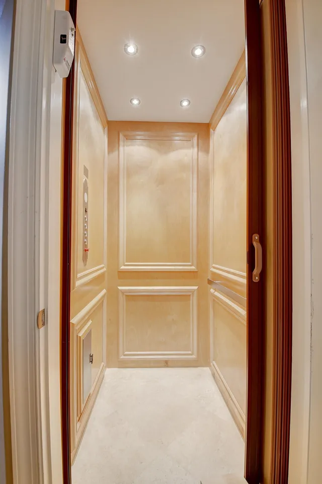 Residence photo 5