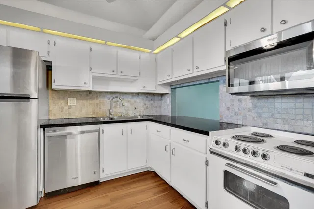 Unit 212 photo 9