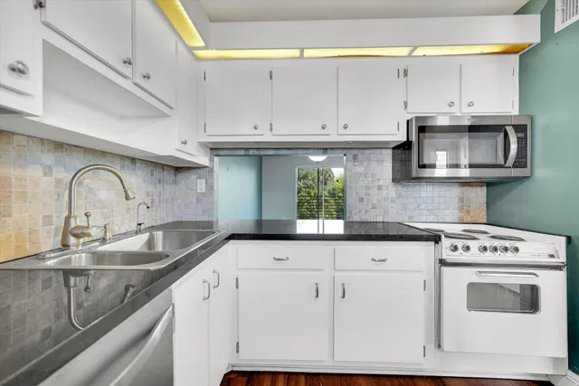 Unit 212 photo 10