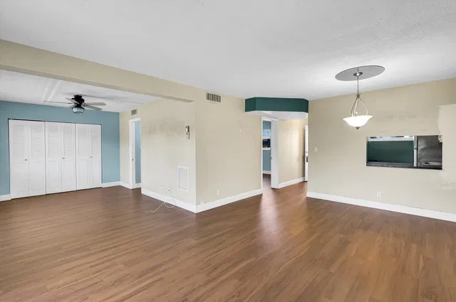 Unit 212 photo 17