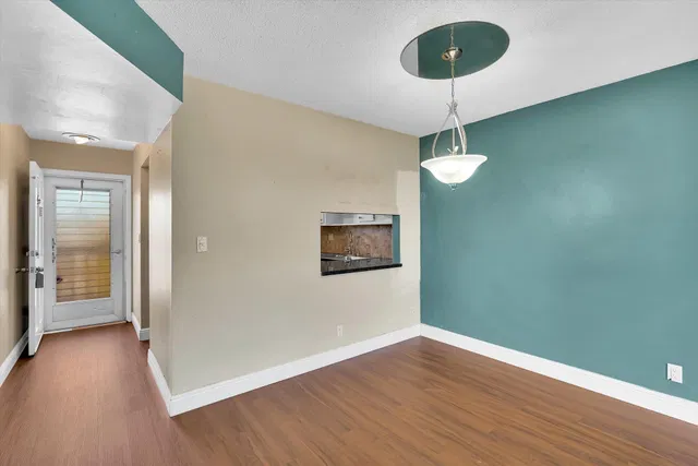 Unit 212 photo 20
