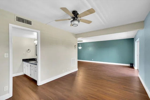 Unit 212 photo 24